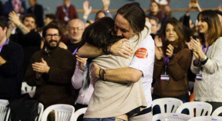 pablo-iglesias-irene-montero-abrazo-efe.jpg
