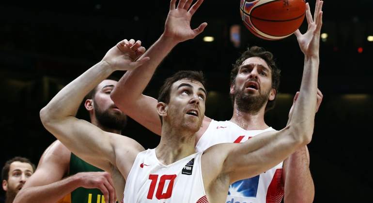 Claver-rebote-Gasol-2016-reuters.jpg