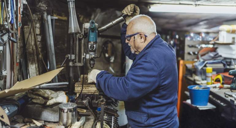 taller-anciano-trabajando-getty.jpg