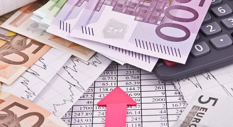 billetes-calculadora-numeros-dreamstime.jpg