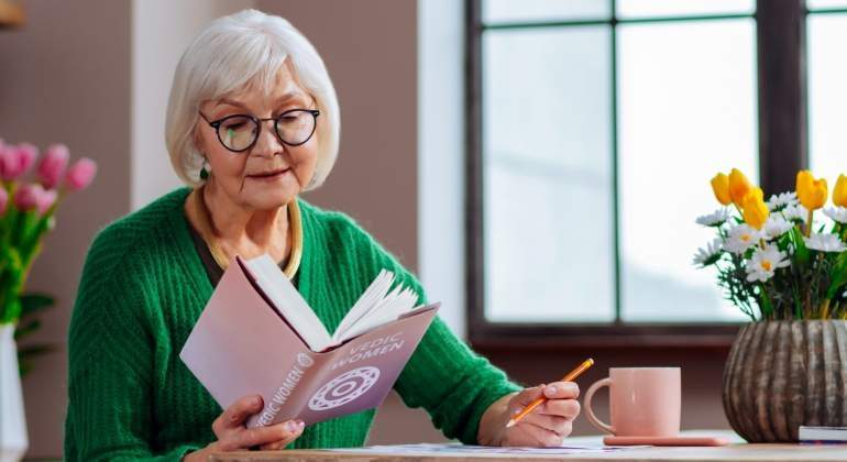 anciana-leyendo.jpg