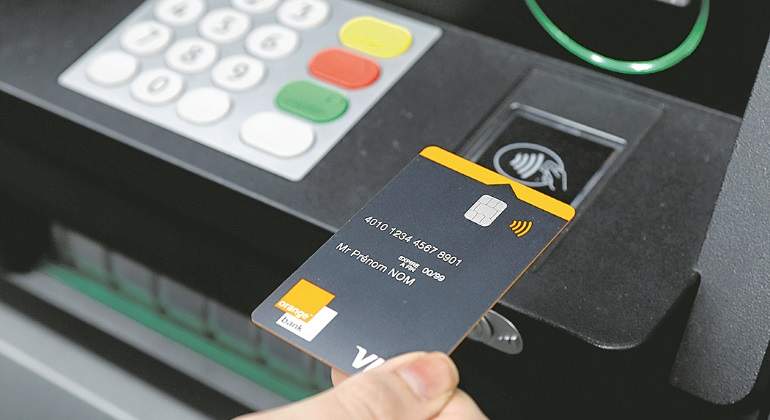 tarjeta-orange-bank-cajero-reuters-770x420.jpg