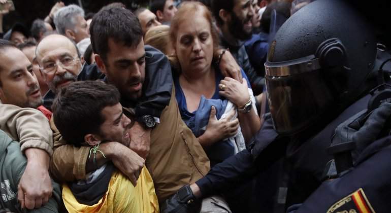 referendum-herido-policia.jpg