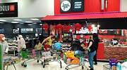 La hostelería entra en el súper: Goiko, Restalia, Smöoy, Flax & Kale, BamTuk y Malvón se suman a Starbucks para vender en tiend