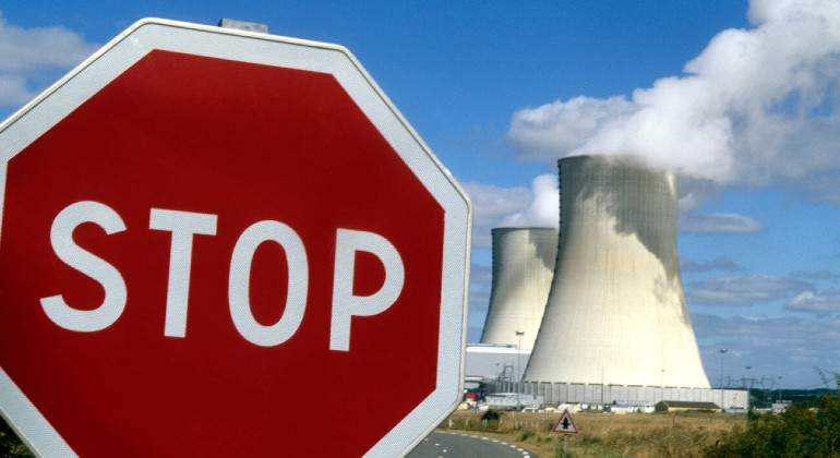 francia-nucleares-senal-stop-alamy.jpg