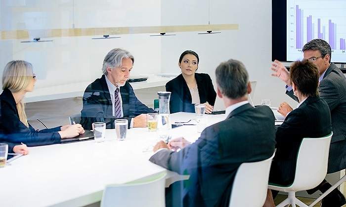 Juanta-de-accionistas-empresa-familiar-Istock-770-x-420.jpg