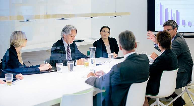 Juanta-de-accionistas-empresa-familiar-Istock-770-x-420.jpg