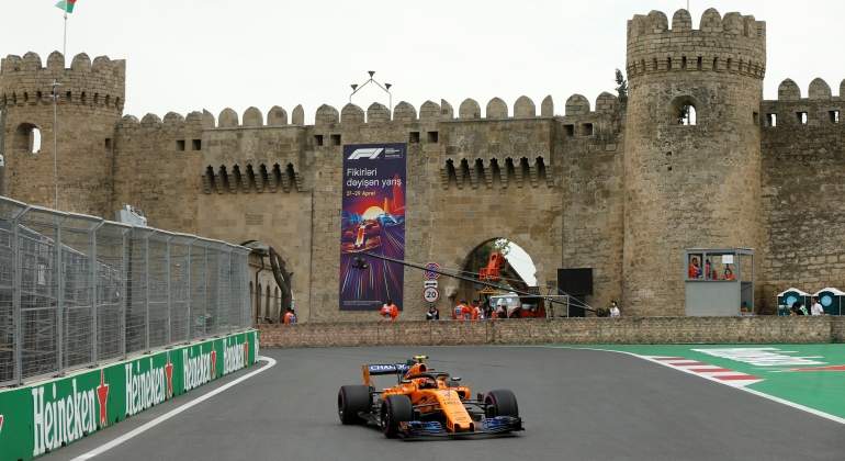 vandoorne-2018-baku-reuters.jpg