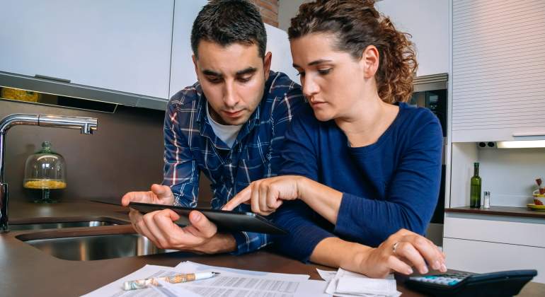 pareja-calculadora-cuentas-dreamstime.jpg