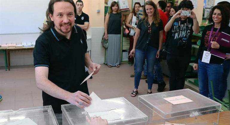 iglesias-pablo-votan-elecciones-efe.jpg