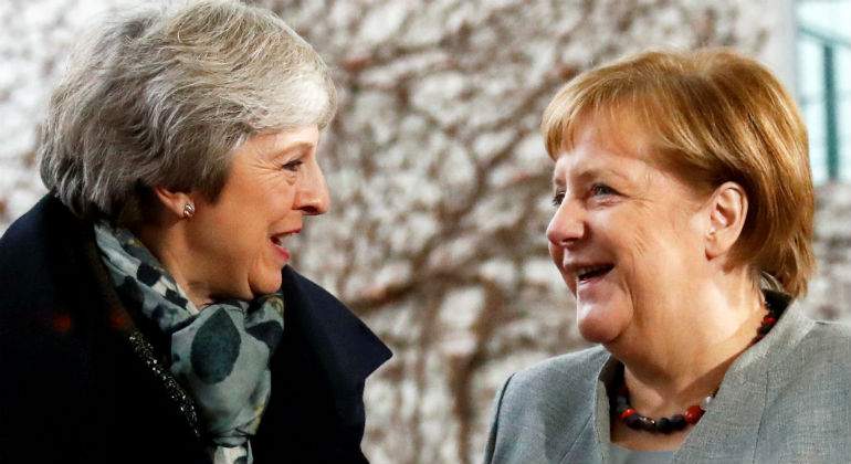 may-merkel-juntas-reuters.jpg