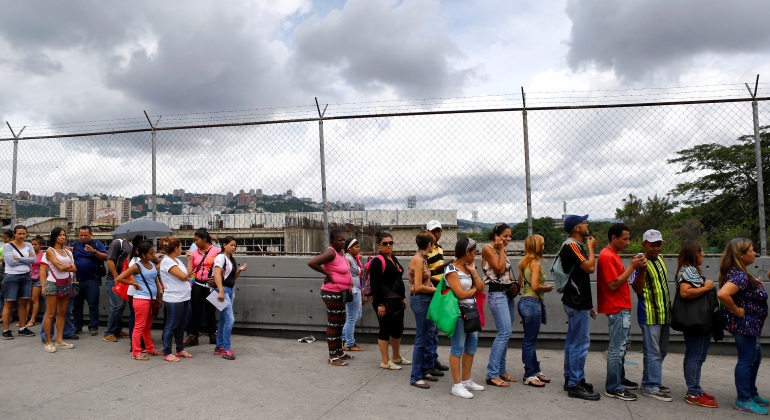 venezuela-colas-mercado-reuters.jpg