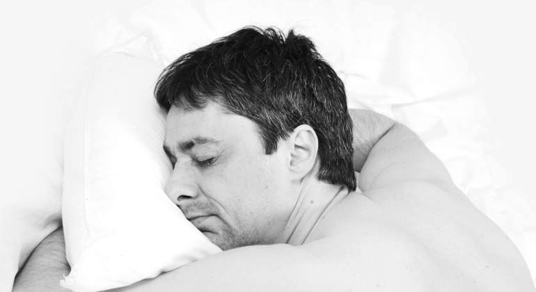 hombre-siesta-bn-770-dreamstime.jpg