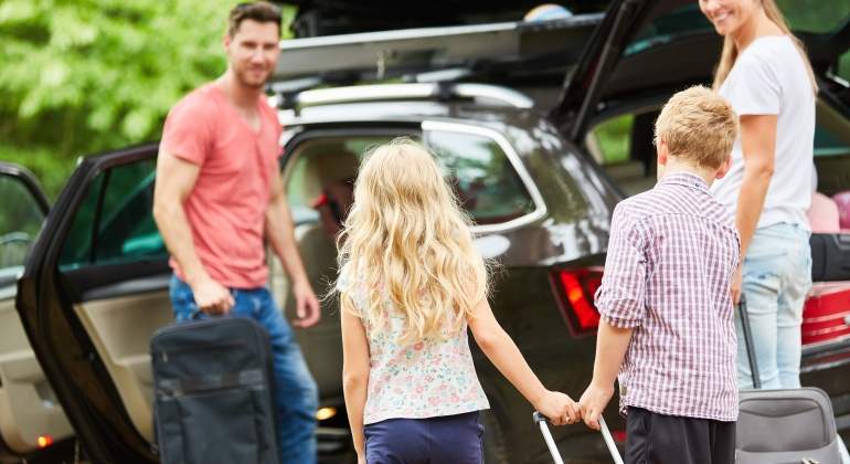 familia-viaje-maletas-dreamstime.jpg