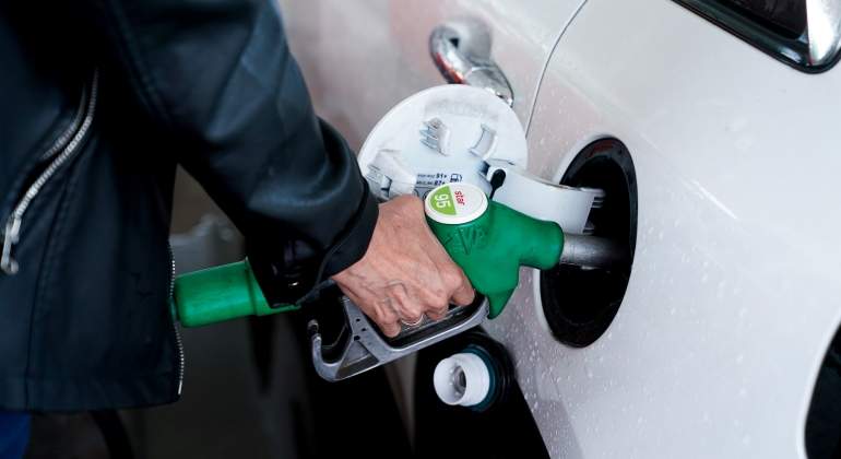 gasolina-repostaje-gasolineras-baratas-espana-ep.jpg