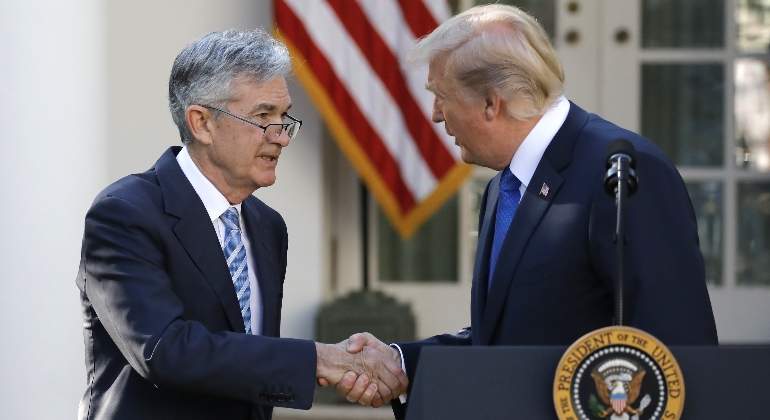 Powell-Trump-Reuters-manos.jpg
