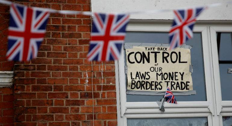 brexit-banderas-ventana-reuters.jpg