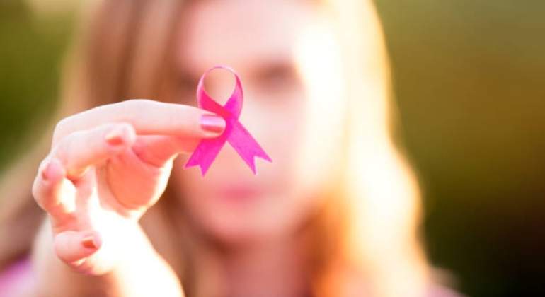 lucha-contra-el-cancer-de-mama-mono-rosa-istock-770.jpg