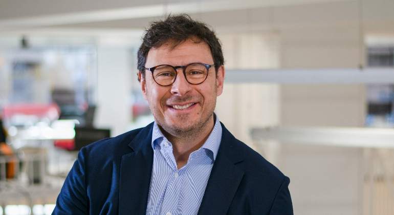 CONRADO-BRICEnO-CEO-de-IMF-Smart-Education-1.jpg
