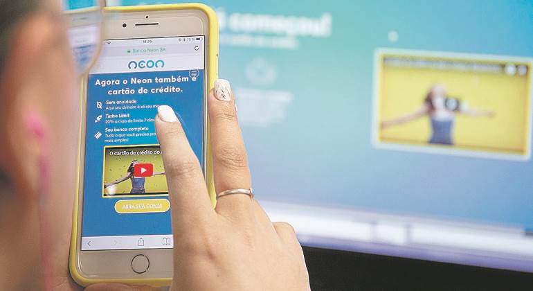 neon-banco-movil-770.jpg