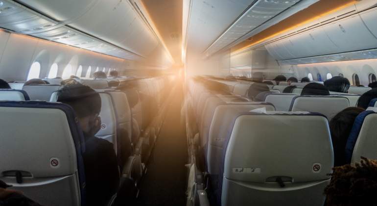 avion-pasajeros-dreamstime.jpg
