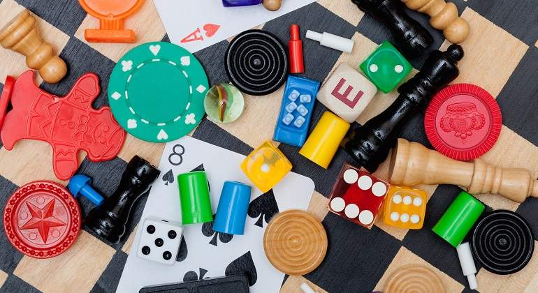 Diferentes-piezas-de-juegos-de-mesa-iStock.jpg