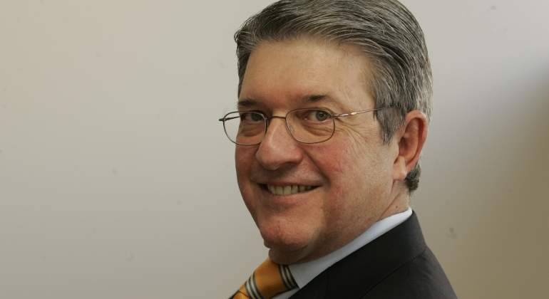 AlfonsodeSalas-perfil-joven.jpg