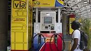 Maduro empieza a privatizar gasolineras en Venezuela: combustible para el que lo pueda pagar, colas para el resto