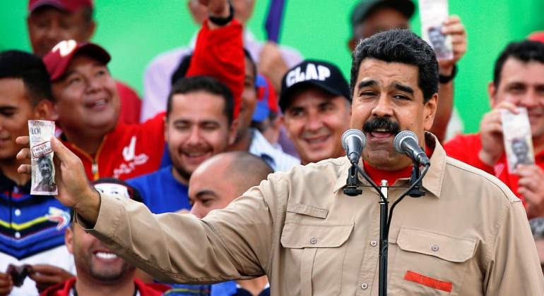 maduro-billete-bolivares-100-reuters.jpg