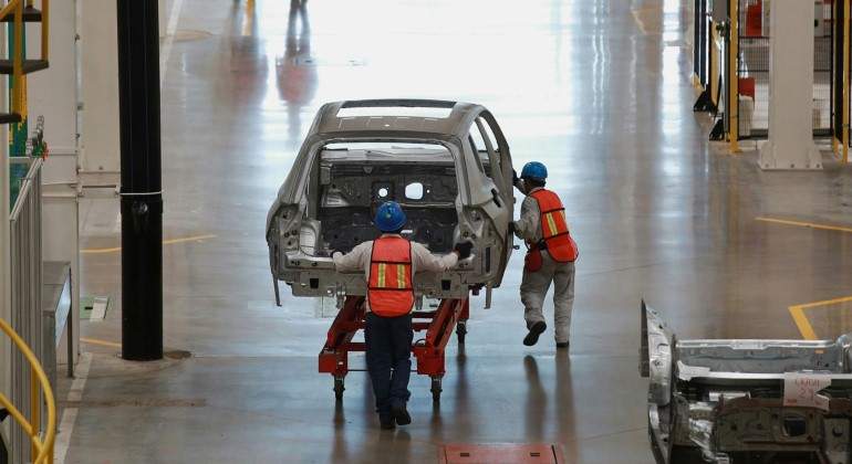 Produccion-automotriz-Mexico-Bloomberg.jpg