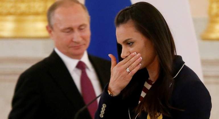 isinbayeva-putin-reuters.jpg