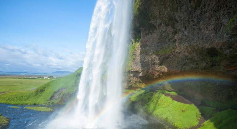 cascada-agua-arcoiris.jpg