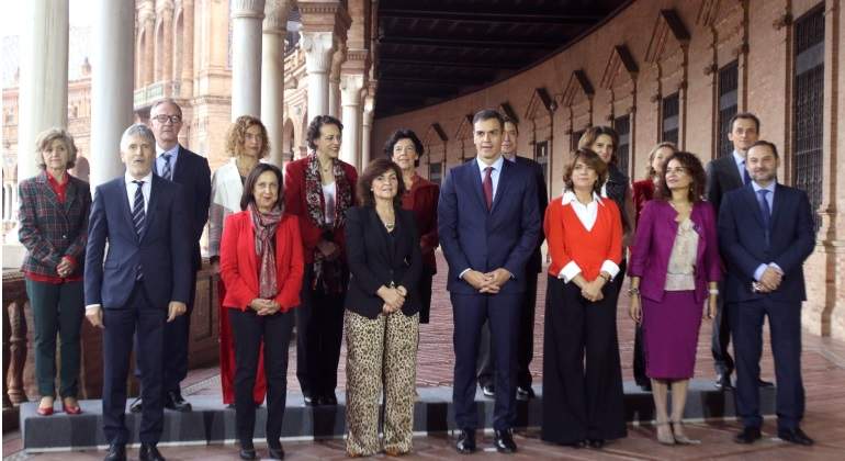 sanchez-con-ministros-ep.jpg