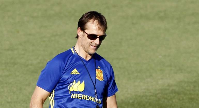 Lopetegui-gafas-entreno-2016-efe.jpg