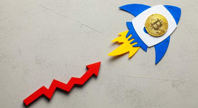 bitcoin-to-the-moon-cohete-dreamstime-770x420.jpg