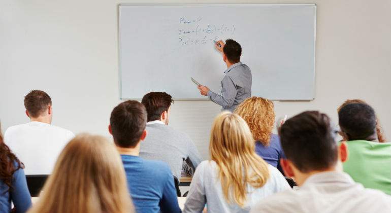 CLASE-UNIVERSIDAD111111111.jpg
