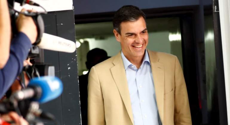 sanchez-sonrie-ascensor.jpg