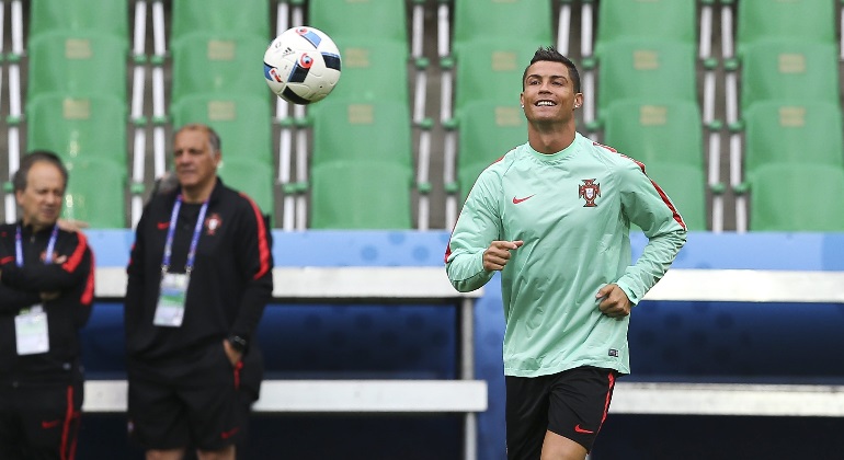 cristiano-entrenamiento-portugal-eurocopa-efe.jpg