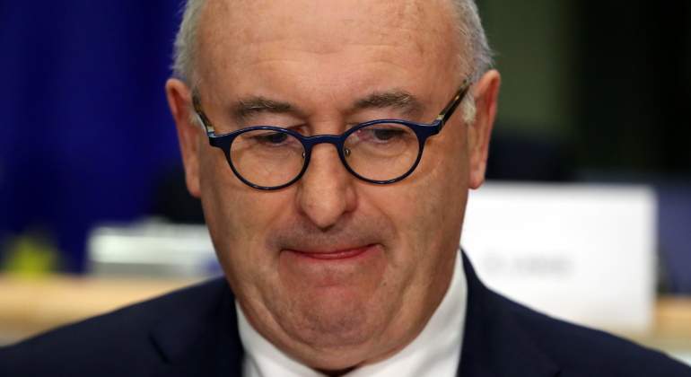 phil-hogan-reuters-770x420.jpg