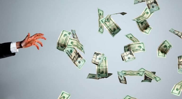 dinero-escapa-quiebra-getty.jpg