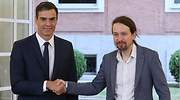 Sánchez e Iglesias sellan el acuerdo de los Presupuestos: el salario mínimo subirá hasta los 900 euros mensuales