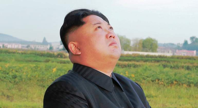 kim-jong-un-corea-norte-mira-arriba-reuters.jpg