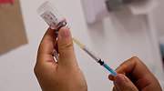 China inicia los ensayos clínicos de dos posibles vacunas contra el coronavirus