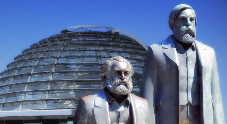 marx-engels-estatua-dreamstime.jpg