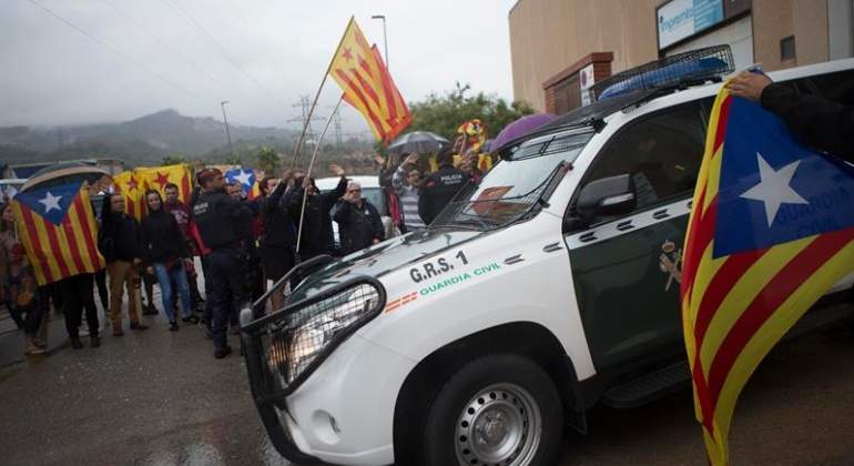guardia-civil-cataluna-material-referendum-efe.jpg
