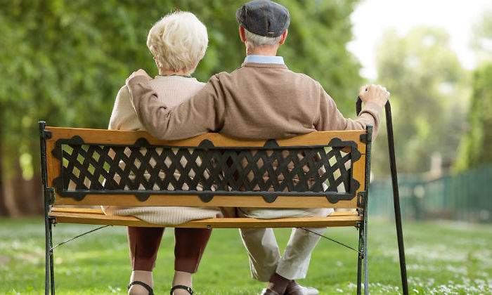 abuelos-banco-istock.jpg