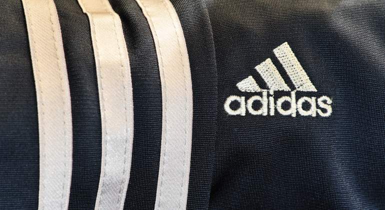 adidas-tres-bandas-dreamstime.jpg