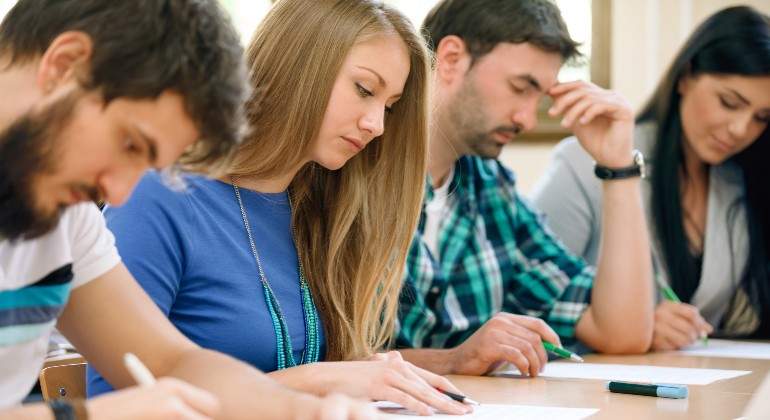 estudiantes-becas.jpg