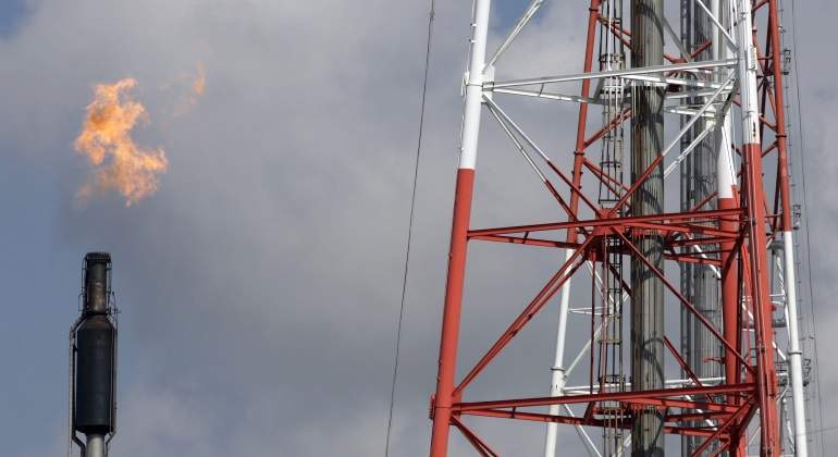refineria-echa-fuego-reuters.jpg