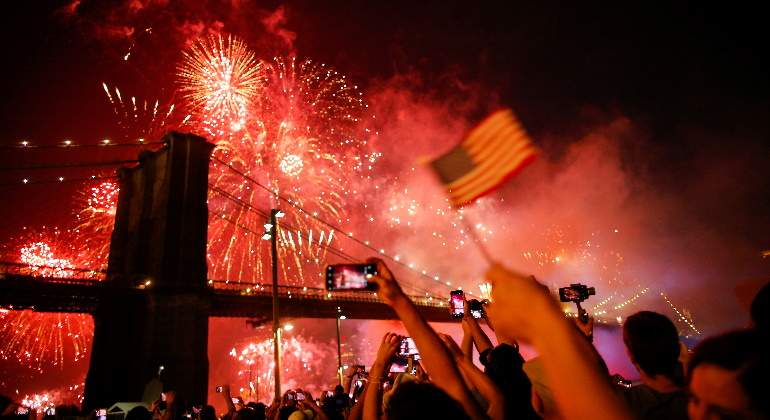 fuegos-artificales-dia-independencia-eeuu-puente-brookly-nueva-york-4julio2019-reuters-770x420.jpg
